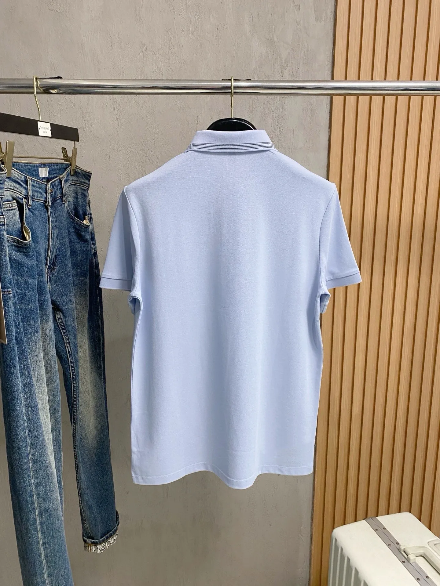 , LP 36ss new spring and summer products are on sale! Men's summer lapel polo short-sleeved T-shirt. This model is made of top-quality piqué mercerized cotton fabric. The Breathable comfortable design elements are very beautiful. The brand logo is exquisitely embroidered. The best POLO of the year. It is made of Premium piqué mercerized material, which ensures not only amazing comfort and breathability, but also a good fit and natural drape. Every detail is quite exquisite and good, and the upper body is simple and not tacky. Fashionable Versatile items! All three sizes available Sizes M-4XL